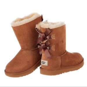 ISO: Bailey Bow Uggs Camel/chestnut